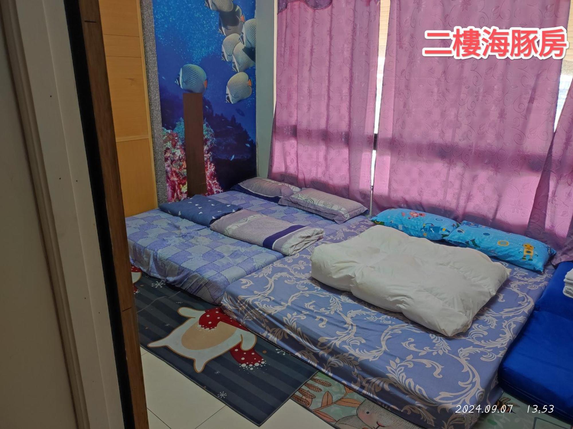 Dolphin Castle Bed & Breakfast Donggang Room photo