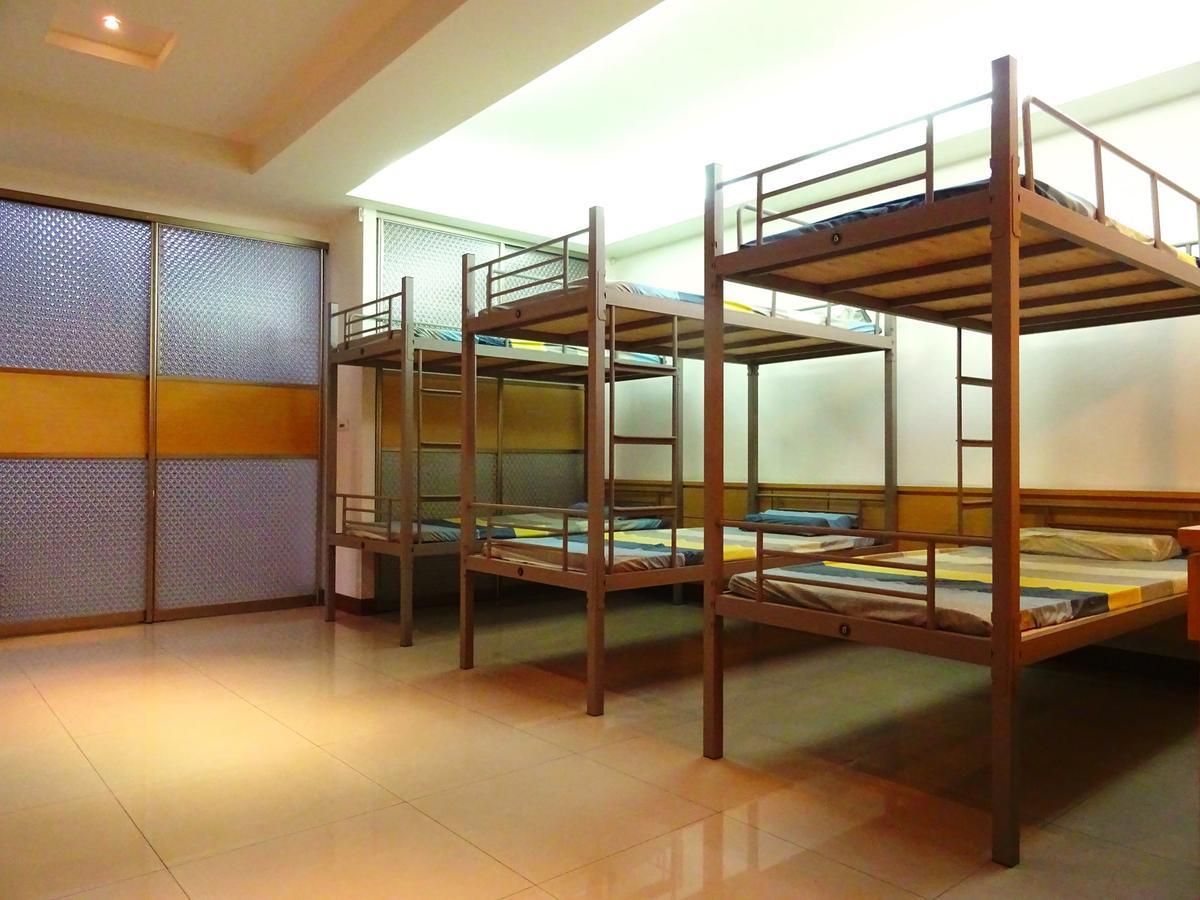 Dolphin Castle Bed & Breakfast Donggang Exterior photo